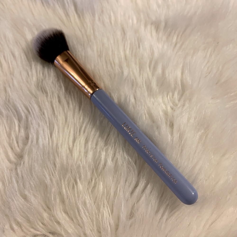❄️4/25$❄️Luxie 660 Precision Foundation